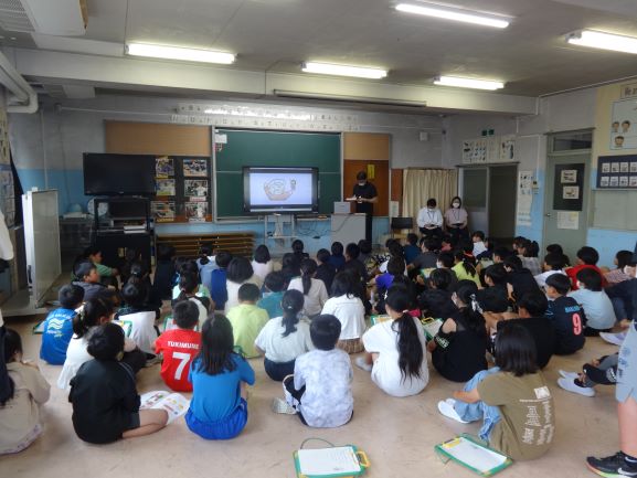画像を見て話を聞きます