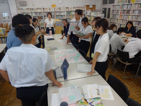 職員による話し合いの様子