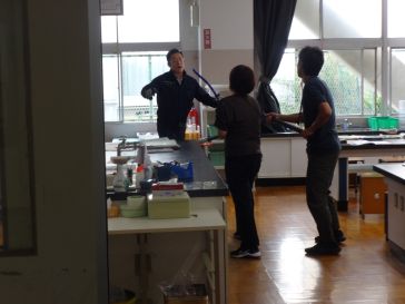 理科室に侵入者が...
