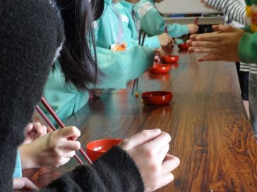 箸の使い方も上手ですね