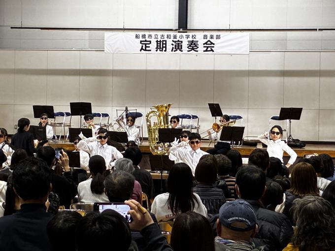 「め組のひと」でダンスを披露