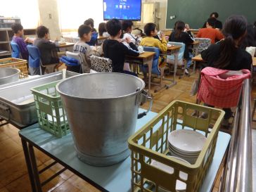 給食が始まりました