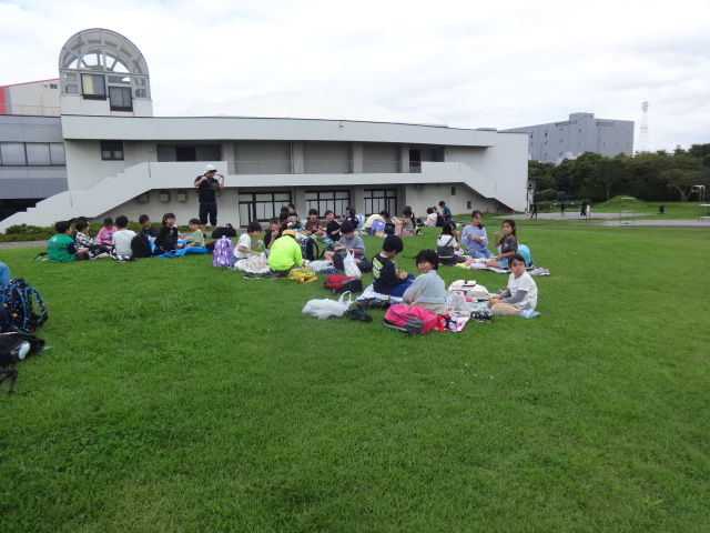 三番瀬環境学習館～芝生広場