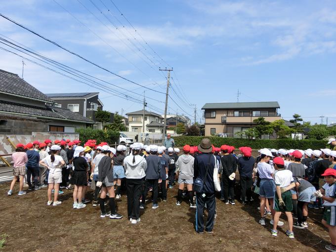 説明を聞きます。