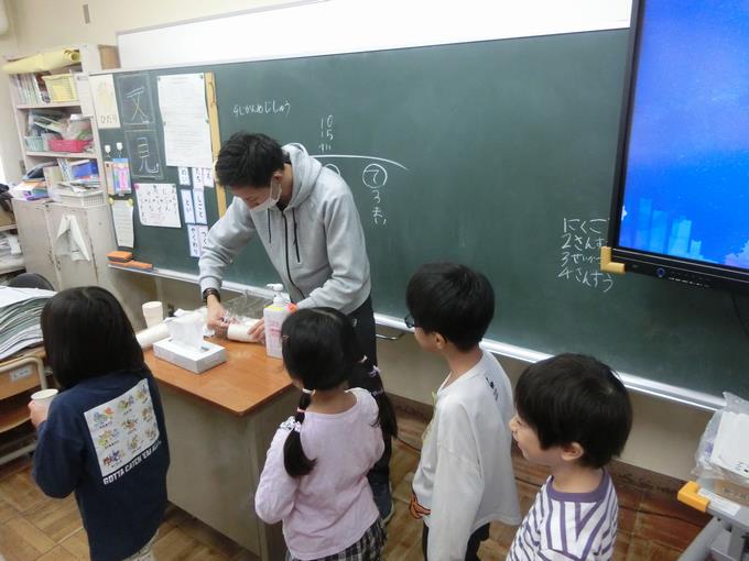 フッ化物洗口の様子1