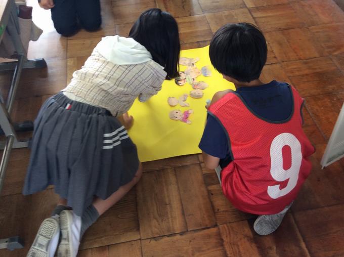 わんぱくポスター作り 似顔絵貼り
