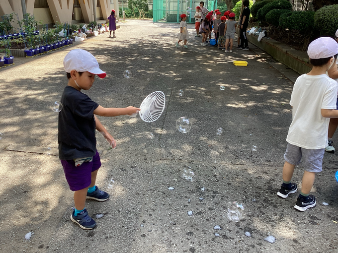 しゃぼん玉遊び2