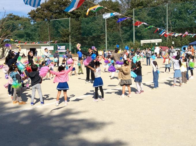 健診幼稚園児によるダンス