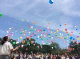 空に舞うバルーン