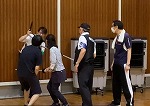 さすまたを使った訓練