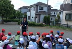 先生の話をよく聞いています