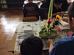 花を生けています　2