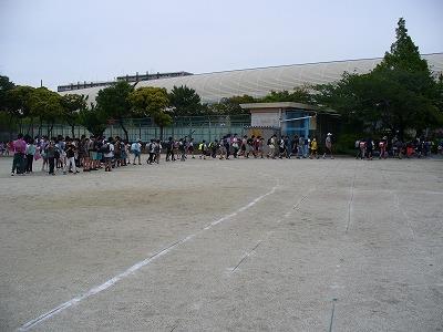 集団で下校します