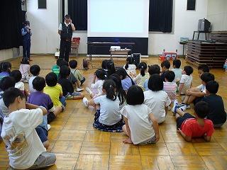 警察の方のお話を聞きます