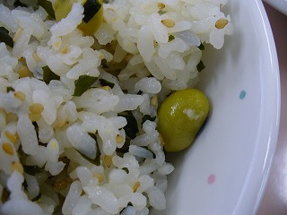 わかめと青大豆のご飯