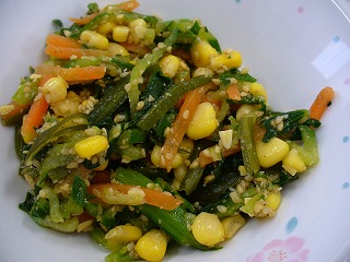 コーンと茎わかめのごまサラダ