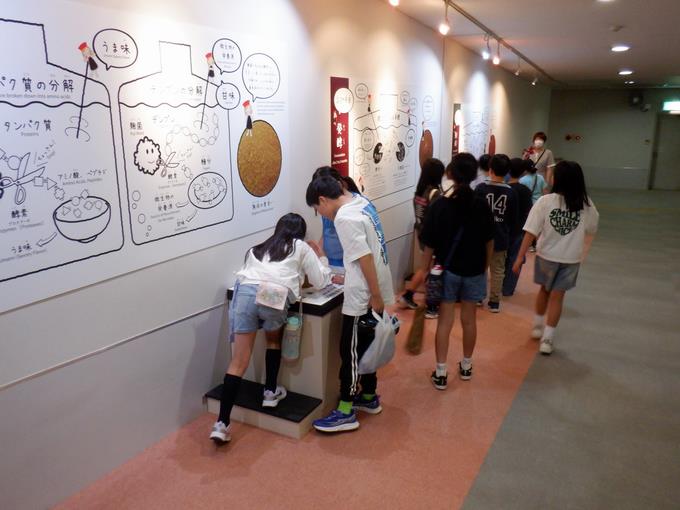 しょうゆができるまでを見学
