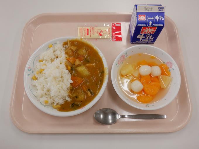 児童のアイデアから生まれたカレー