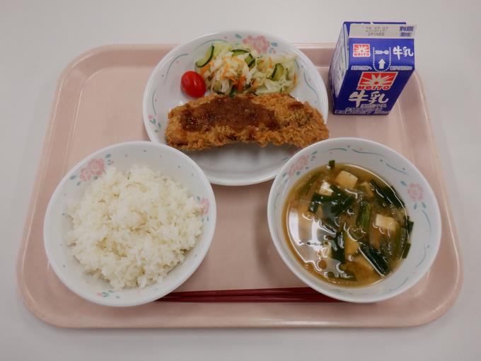 衣がサクサクのアジフライ