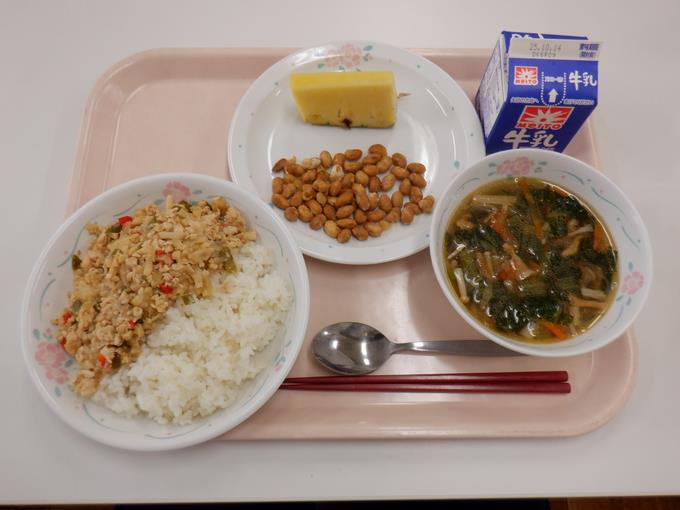 本日は「タイ風」の献立♪