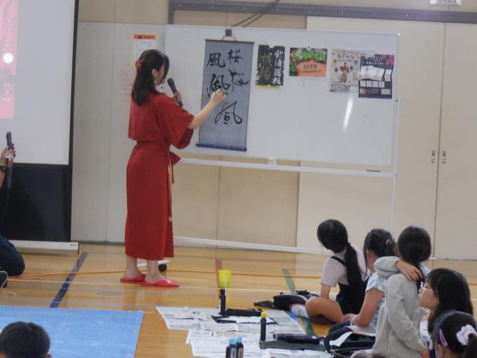 子供たちにコツを伝授♪