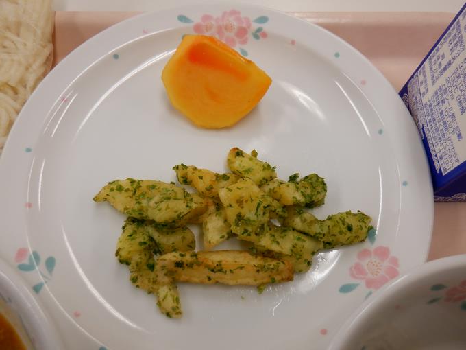 フライドポテトと柿