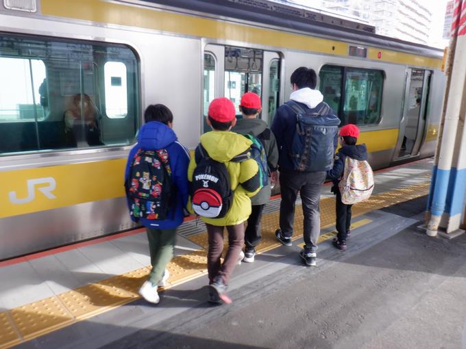 電車内はマナーを守って