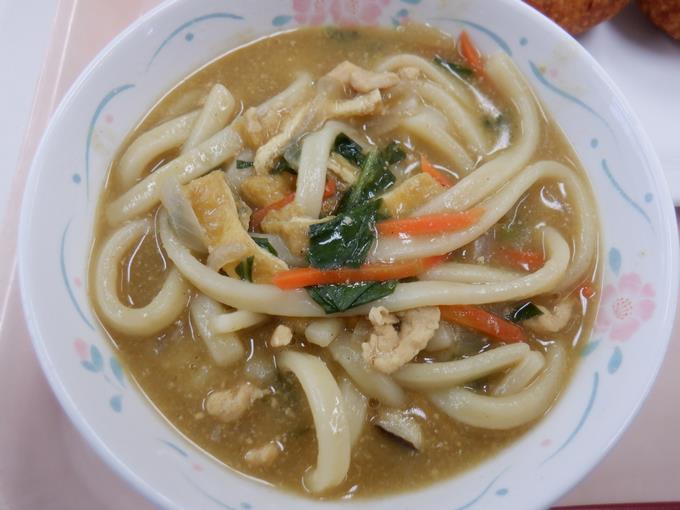 だしの効いたｶﾚｰうどん