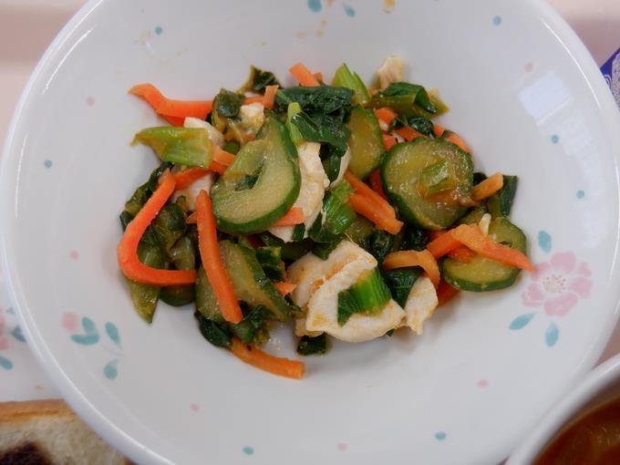 チキンのチョップサラダ