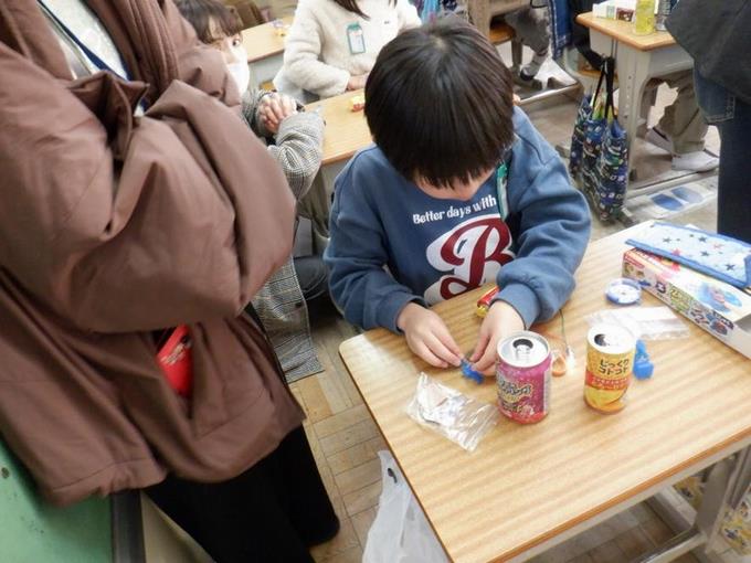 どんな物が電気を通す?