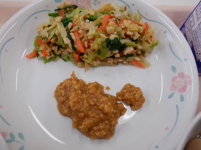 「納豆あえ」と「肉みそ」