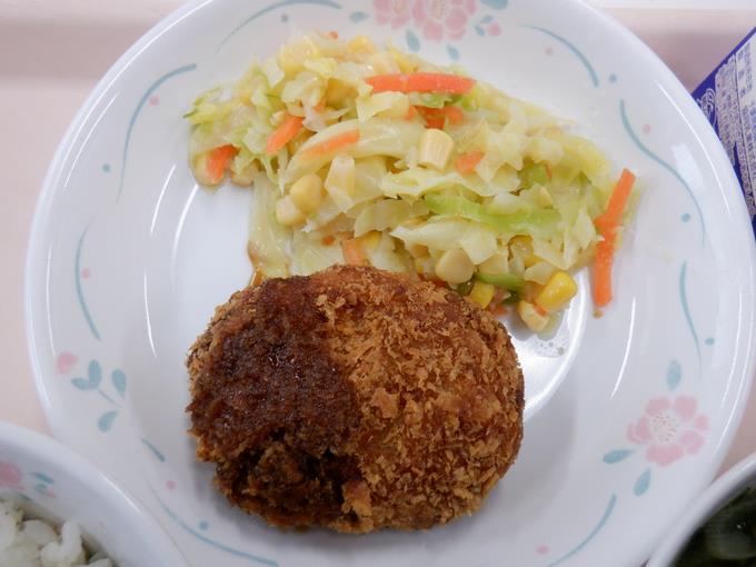 サラダとコロッケ