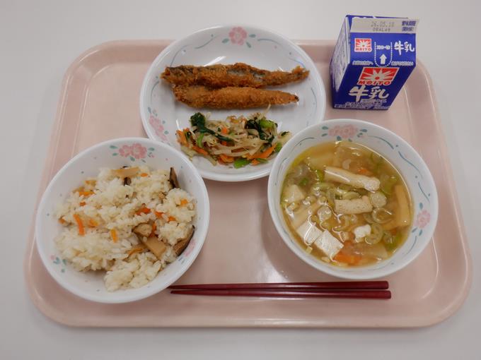 今日は「たけのこご飯」