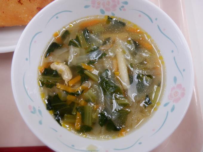 野菜とマカロニのスープ