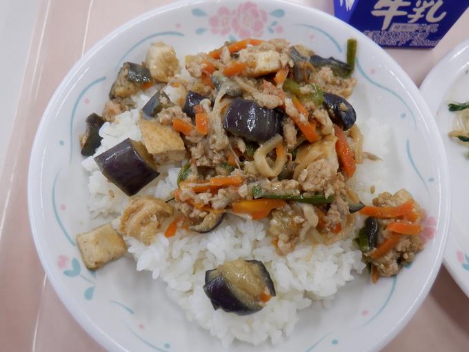 なす入り肉みそ丼