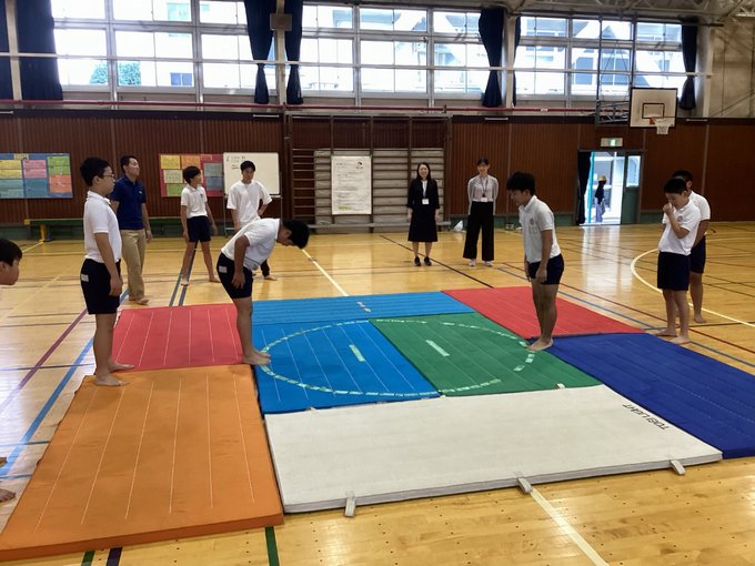 体育館で練習