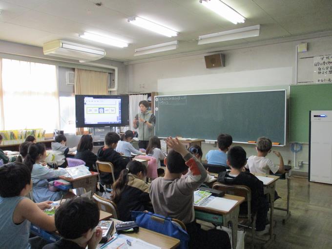 ３年生電子黒板を使ってわかりやすく