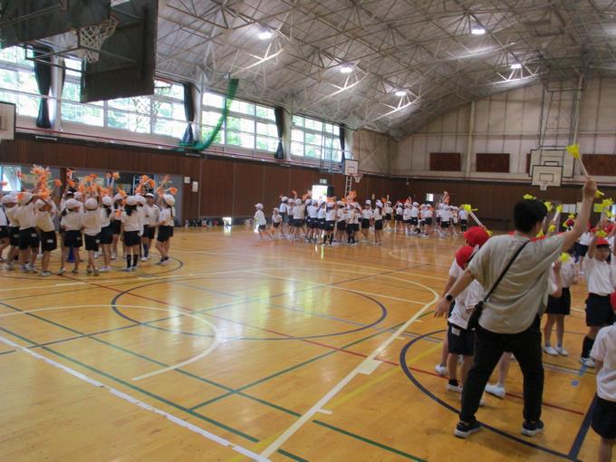 隊形移動の練習中