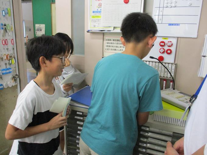 はきはきと話しています