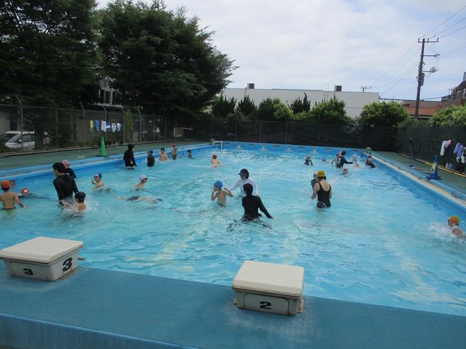 グループごとに練習中です。