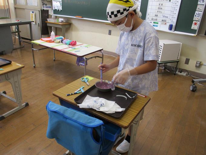 色を混ぜて自分だけの色を作りました