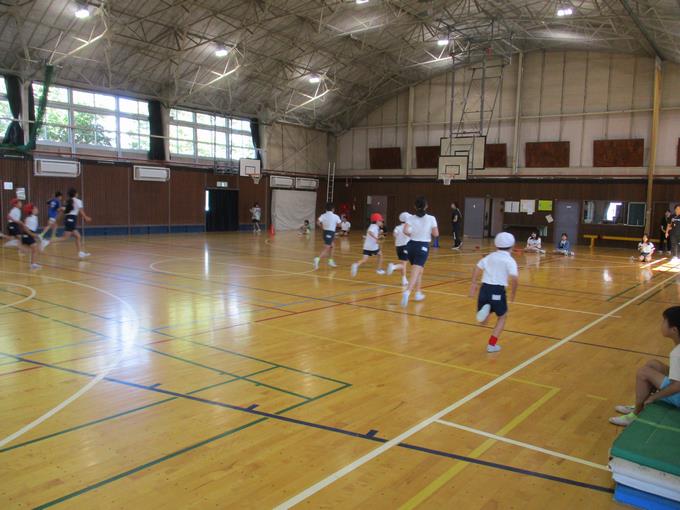 必死に走る2年生