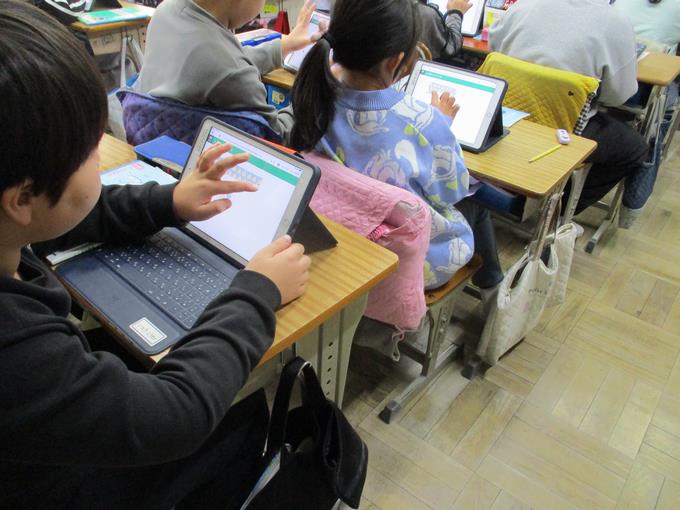 図形を動かして学習しています