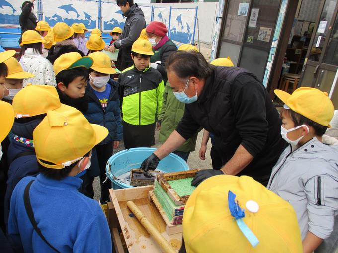 ２グループに分かれて話を聞きます