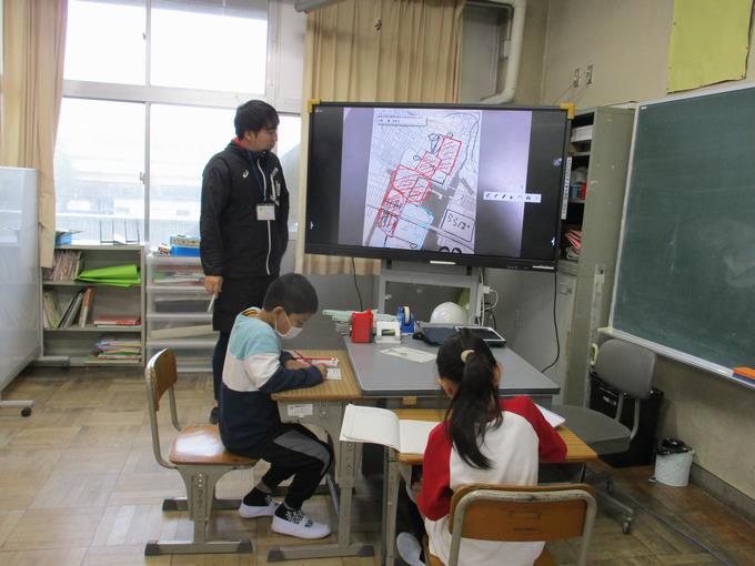 先生と日本語でやりとりしながら進めています