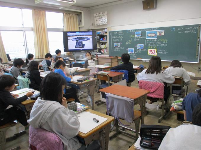 なぜ国は南鳥島にたくさんのお金をかけているのでしょうか。思案中。