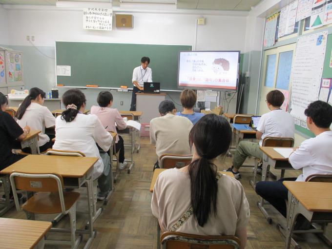 国語の研修中