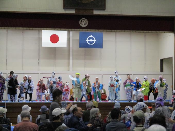 ばか面踊り披露