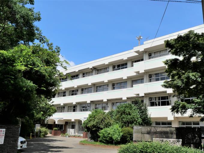 二門と校舎