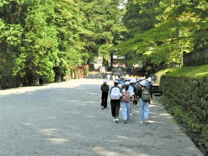 東照宮へ
